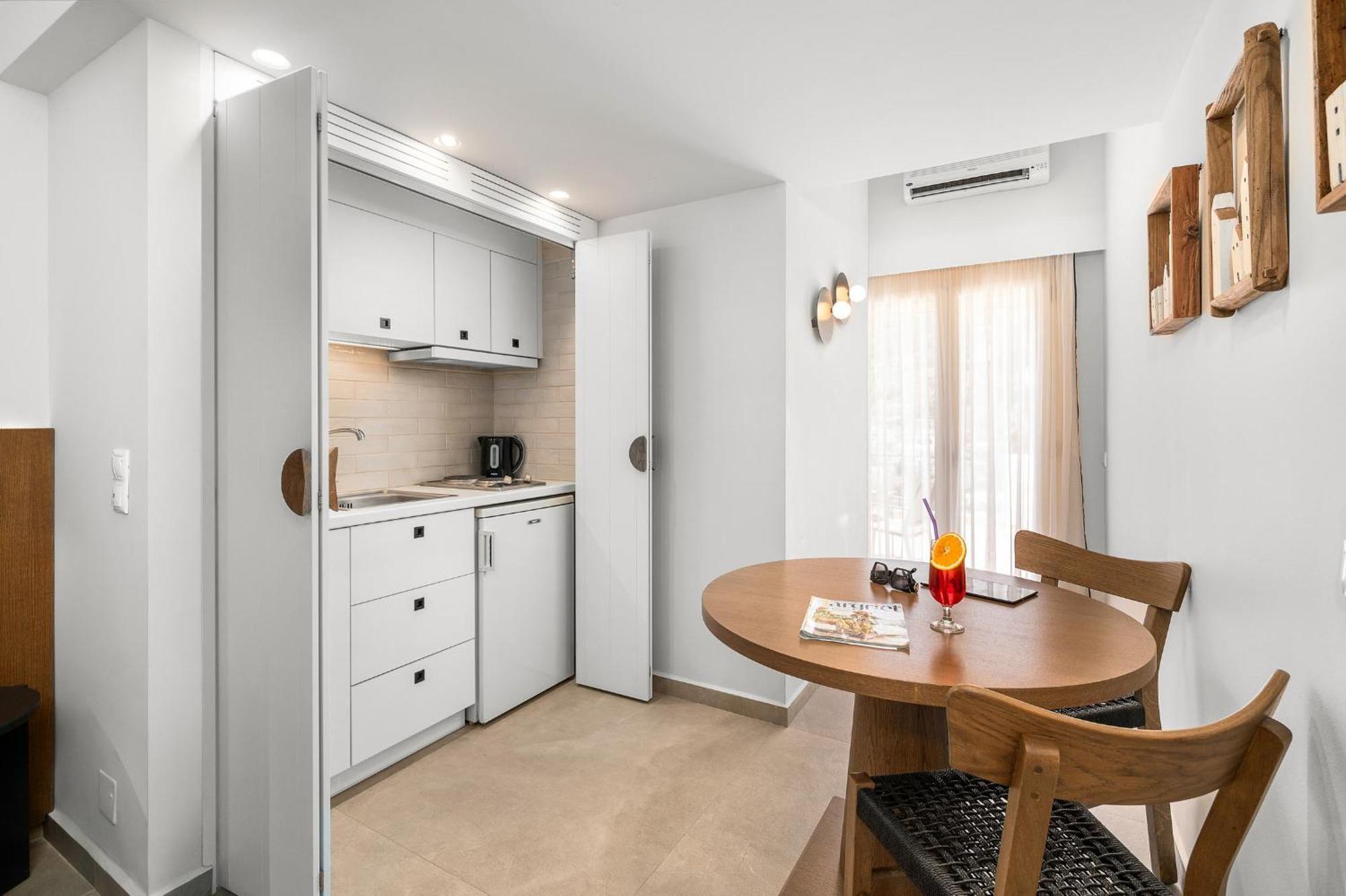איה גליני Glaros Hotel Apartment מראה חיצוני תמונה